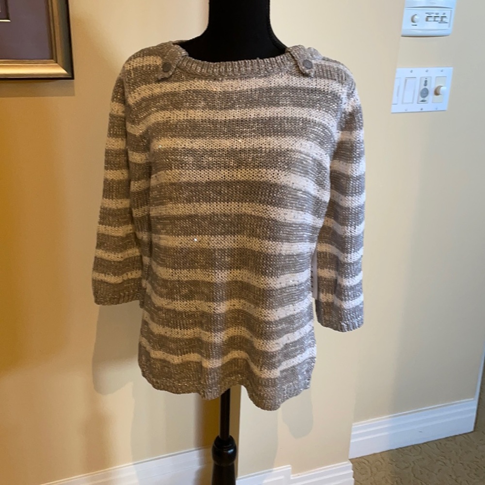 Gray and beige shimmer three-quarter sleeve